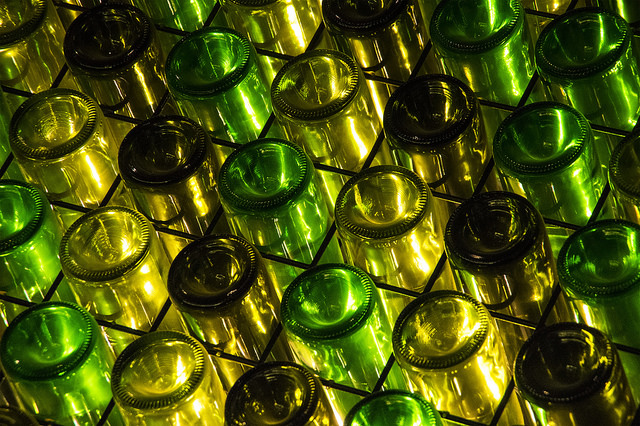 Social and Solidarity Economy : feasibility study of a refundable glass bottle chain